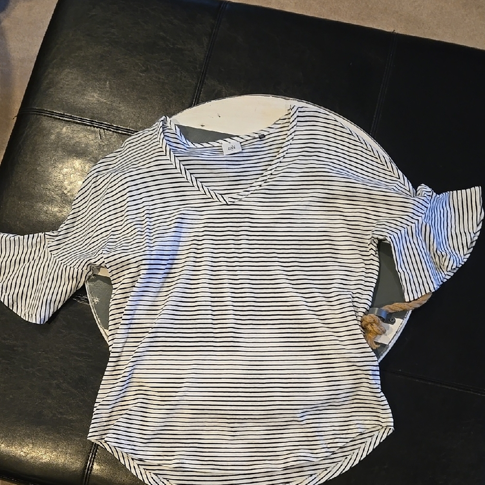 CABI VNECK BELL SLEEVE TSHIRT SZ M